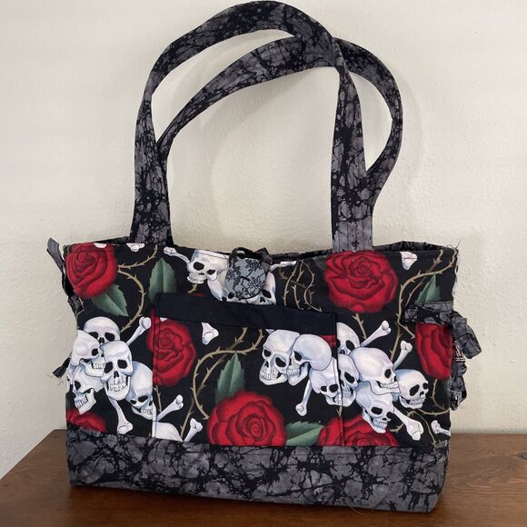 SKULL and ROSES Tote Bag with Multiple Pockets Bingo Craft 12 x 8‎ x 4.5 inches - Picture 1 of 11